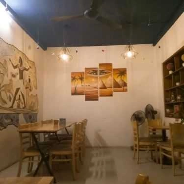 Không gian- Tik Tok Cafe