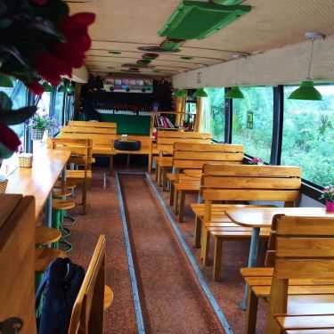 Không gian- Vô Thường Cafe - Cafe Bus