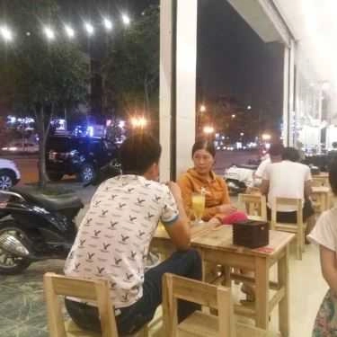 Không gian- Xóm Cafe - Nguyễn Văn Huyên