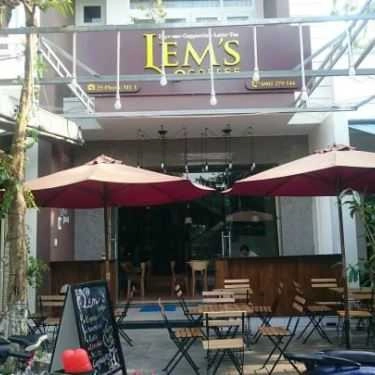 Không gian- Lem's Coffee