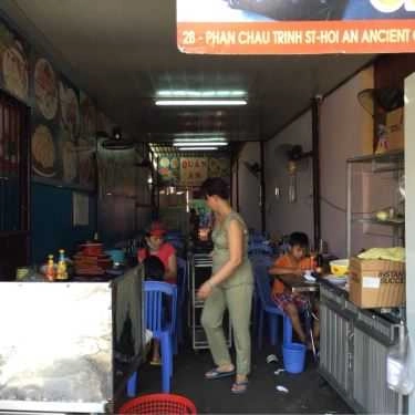 Không gian- Quán Ăn Loan - Bánh Mì Opla