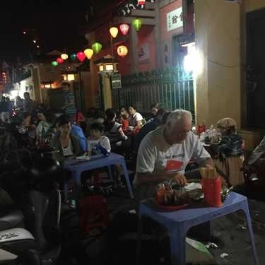 Không gian- Quán Ăn Cao Lầu Bà Chi