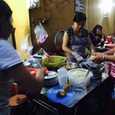 Không gian- Quán Ăn Cơm Gà Bà Lắm