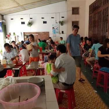 Không gian- Quán Ăn Mì Quảng Bà Luận