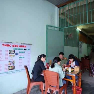 Không gian- Quán Ăn Quán May - Ốp La & Bò Né
