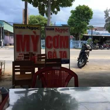 Tổng hợp- Quán Ăn Quán Ngọc - Mì Quảng & Cơm Gà Ta