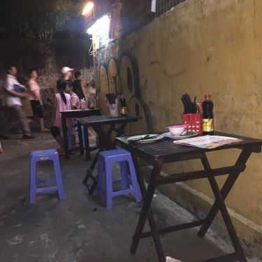 Không gian- Quán Ăn Ty Ty Quán - Cao Lầu & Bánh Đập