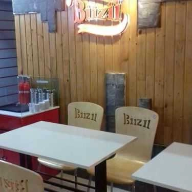 Không gian- Quán Ăn Gà Rán Biizzi Ngon Mê Ly