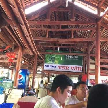 Không gian- Nhà Hàng Vạn Vân - Hải Sản Các Loại