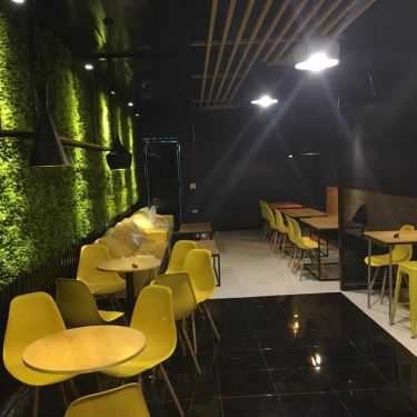Không gian- Lee Cafe