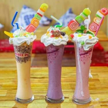 Professional- Cafe Check In Drink Food & Game