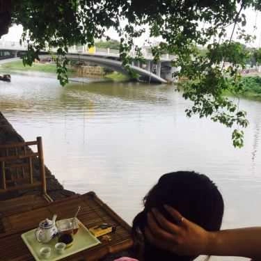 Không gian- Bên Sông Cafe