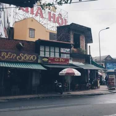 Không gian- Bên Sông Cafe