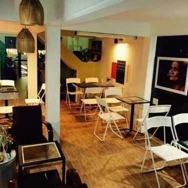 Không gian- Cozy Restaurant & Coffee
