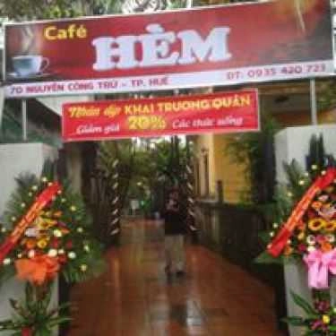Không gian- Hèm Cafe