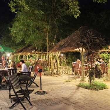 Không gian- Hoàng Trúc Cafe