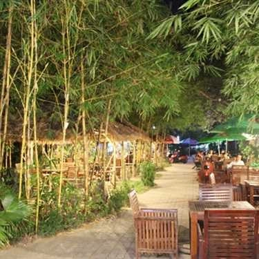 Không gian- Hoàng Trúc Cafe