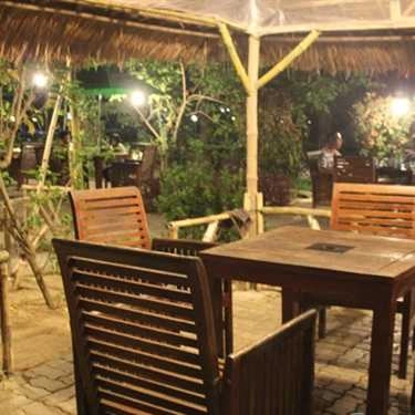 Không gian- Hoàng Trúc Cafe