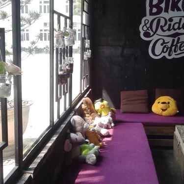 Không gian- Rider Cafe