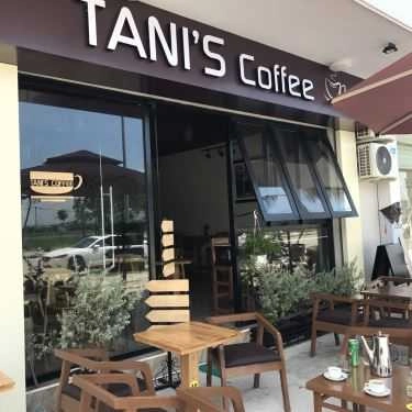 Không gian- Tani's Cafe