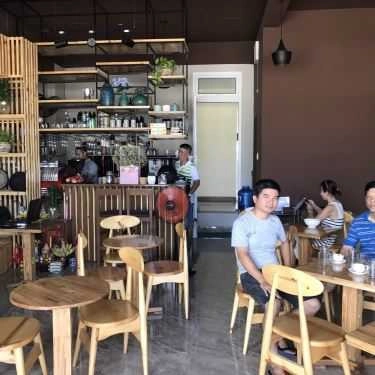 Không gian- Tani's Cafe