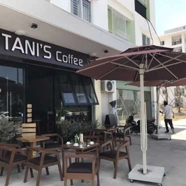 Không gian- Tani's Cafe