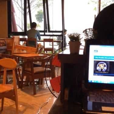 Không gian- Tani's Cafe