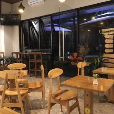Không gian- Tani's Cafe