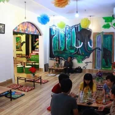 Không gian- Hollywood Bakery Coffee & Tea House