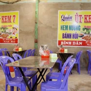 Không gian- Quán Ăn Nem Nướng Út Kem Mỹ Tho