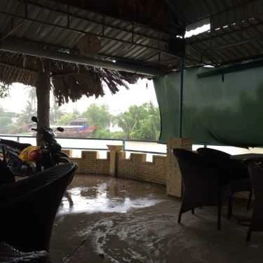 Không gian- Sông Cần Cafe