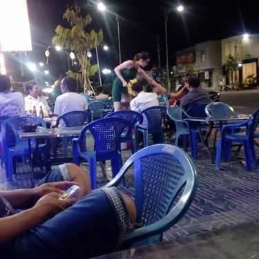 Không gian- Quán Ăn Ẩm Thực Đường Phố Quán Ngon