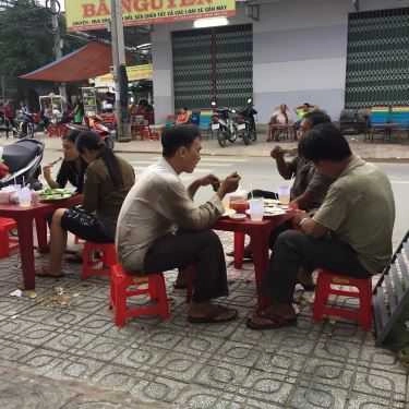 Không gian- Cơm Cà Ri - Quán Ăn Bình Dân