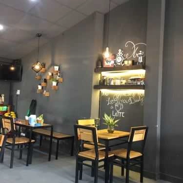 Không gian- YOLO Coffee
