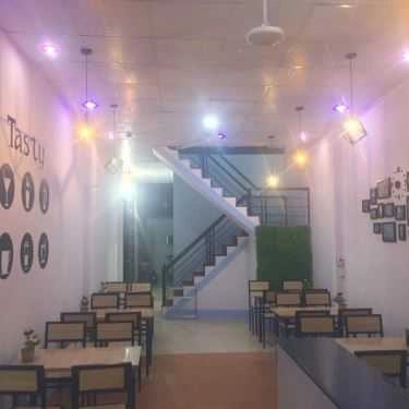 Không gian- Tasty Cafe