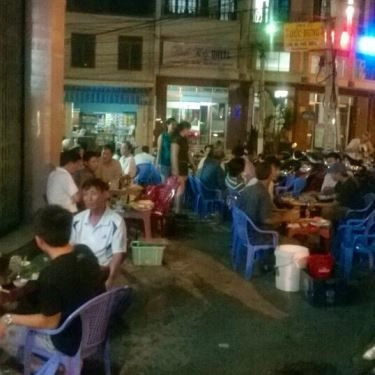 Không gian- Quán Ăn Hồng Ngọc - Bò Nướng & Hải Sản - Phan Bội Châu