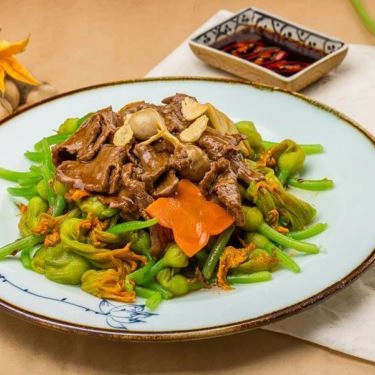 Professional- Quán Ăn Hoàng Yến Vietnamese Cuisine - Phan Xích Long