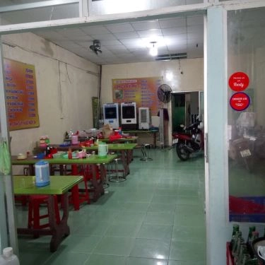 Không gian- Quán Ăn Cơm Gà Xối Mỡ Thạch Lam 2