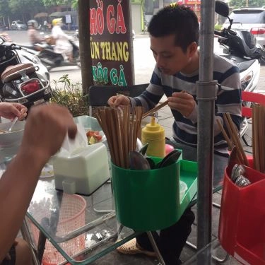 Không gian- Quán Ăn Bà Tố Hàng Bè - Phở Gà & Bún Thang