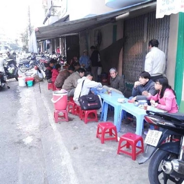 Không gian- Quán Ăn Bánh Canh Bà Triệu