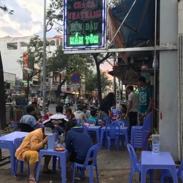 Không gian- Quán Ăn Bánh Canh Chả Cá Nha Trang & Bún Đậu Mắm Tôm