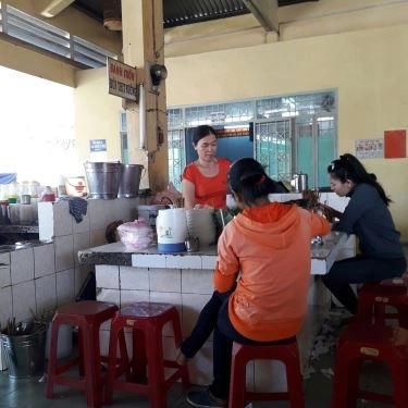 Không gian- Quán Ăn Bánh Cuốn Nóng & Bún Thịt Nướng - Chợ Xóm Mới