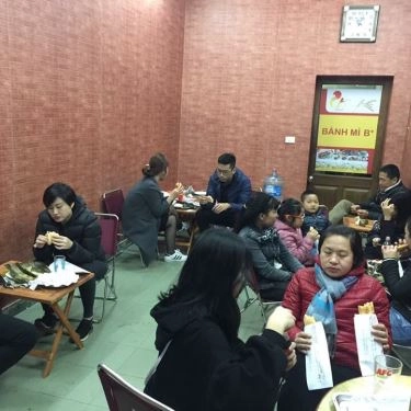 Không gian- Quán Ăn Bánh Mì B+ - Trương Định