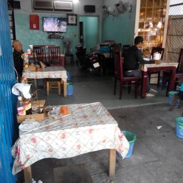 Không gian- Quán Ăn Trinh Dừa Quán - Bún Bò & Bò Kho Bánh Mì