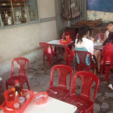 Không gian- Quán Ăn Bánh Mì Chảo