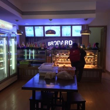 Không gian- Quán Ăn Bánh Mì - Chè Lúa Mía - Nguyễn Văn Trỗi