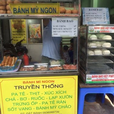 Không gian- Quán Ăn Bánh Mì Ngon Truyền Thống