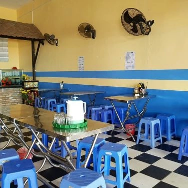 Không gian- Quán Ăn Bánh Ướt Chả Lụa & Bánh Bèo