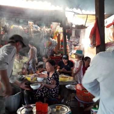 Không gian- Quán Ăn Bún Bò Bà Dông - Chợ Tây Ba