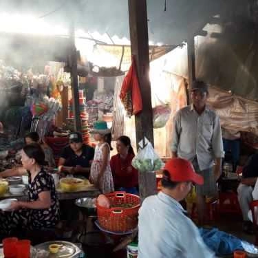 Không gian- Quán Ăn Bún Bò Bà Dông - Chợ Tây Ba